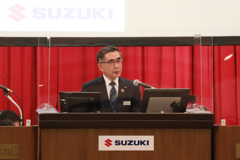 株主総会で電動化対応を強く掲げた鈴木俊宏社長=25日、浜松市中区