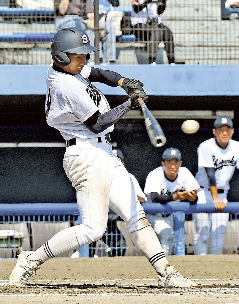 静岡―富士市立　６回表静岡２死二塁、渋谷が左前適時打を放つ＝草薙球場