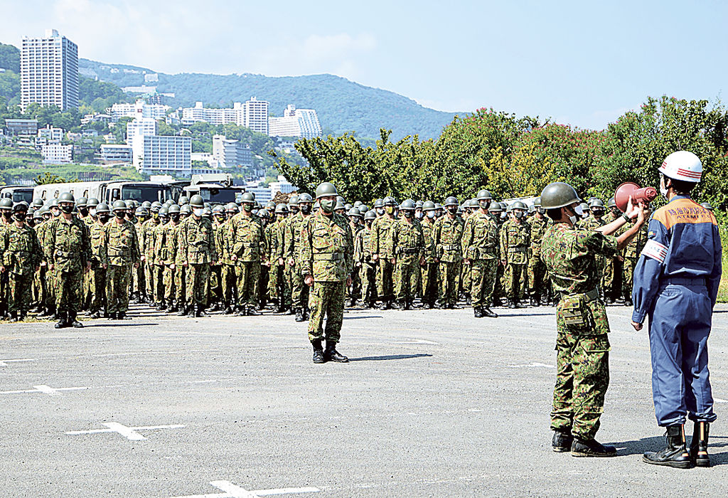 撤収の自衛隊に謝意 熱海市長 勇気づけられた 土石流現場で隊員延べ９千人活動 あなたの静岡新聞