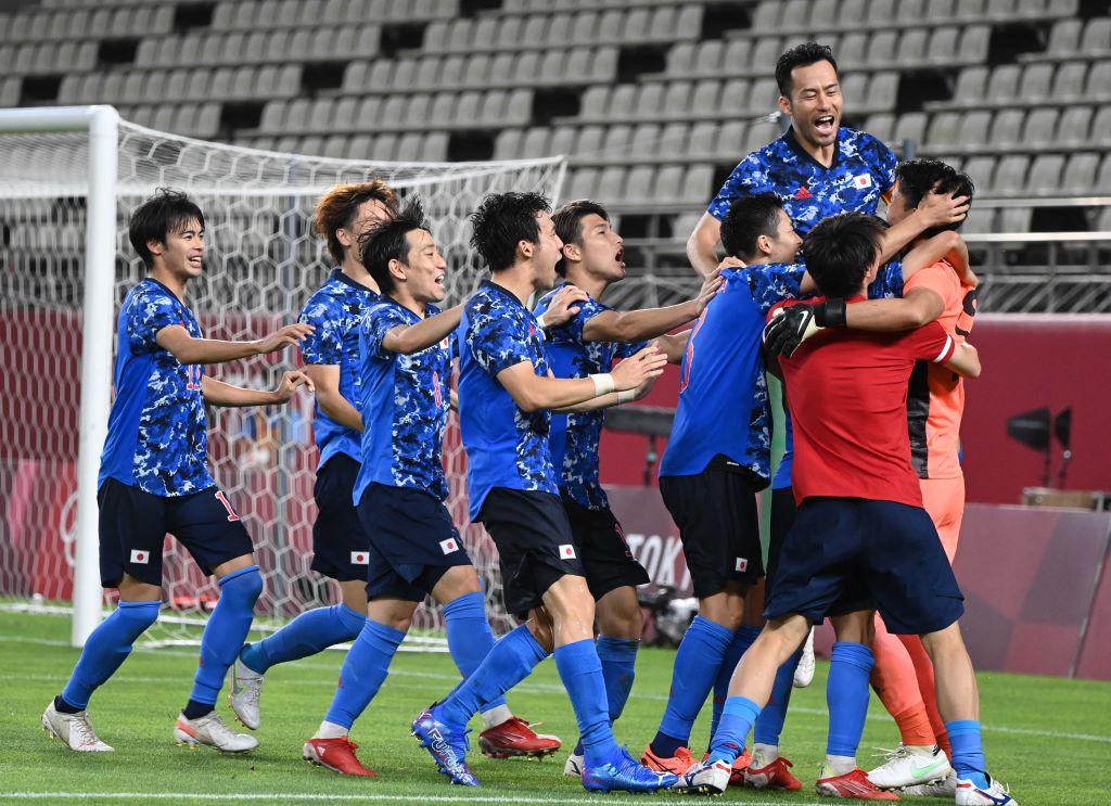 日本―ニュージーランド　ＰＫ戦の末、４強入りを決め歓喜する日本イレブン＝カシマスタジアム
