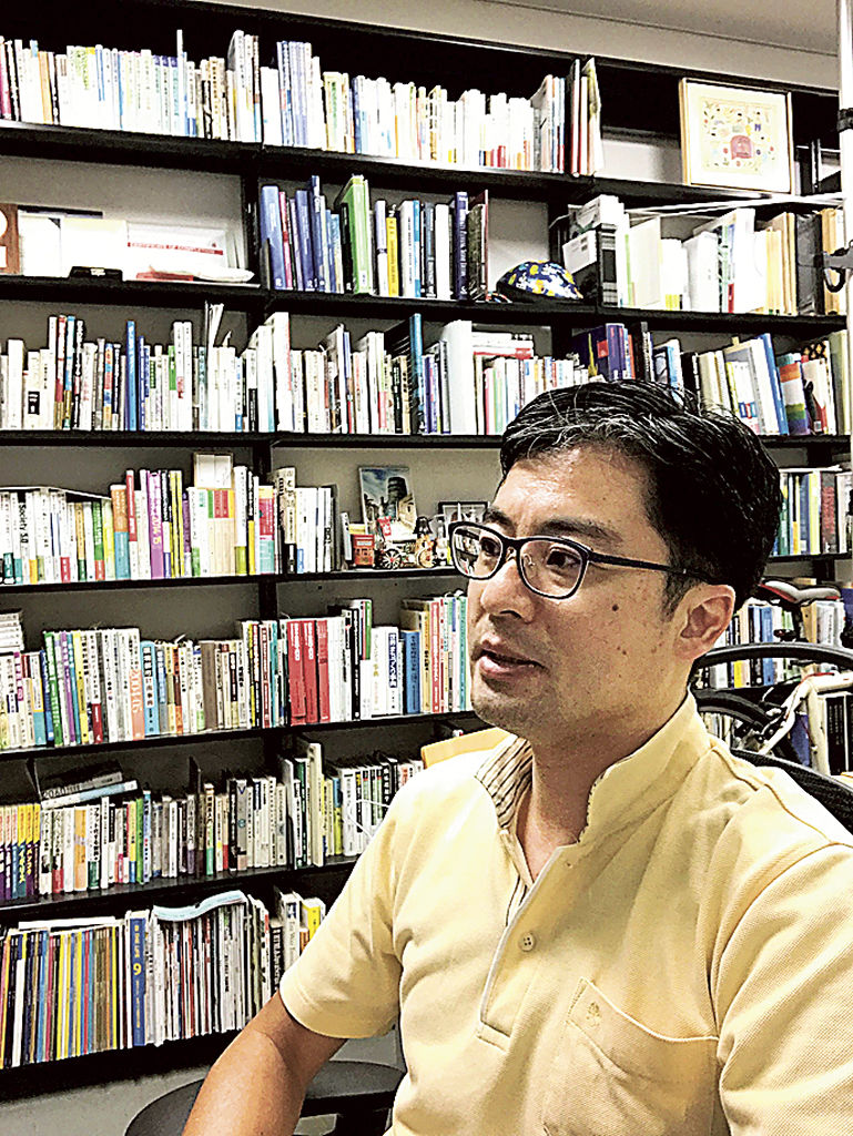 村山顕人氏