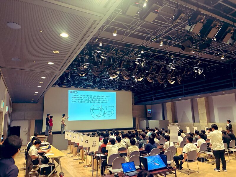 HQiNf0gaoAA5mYI.jpeg
